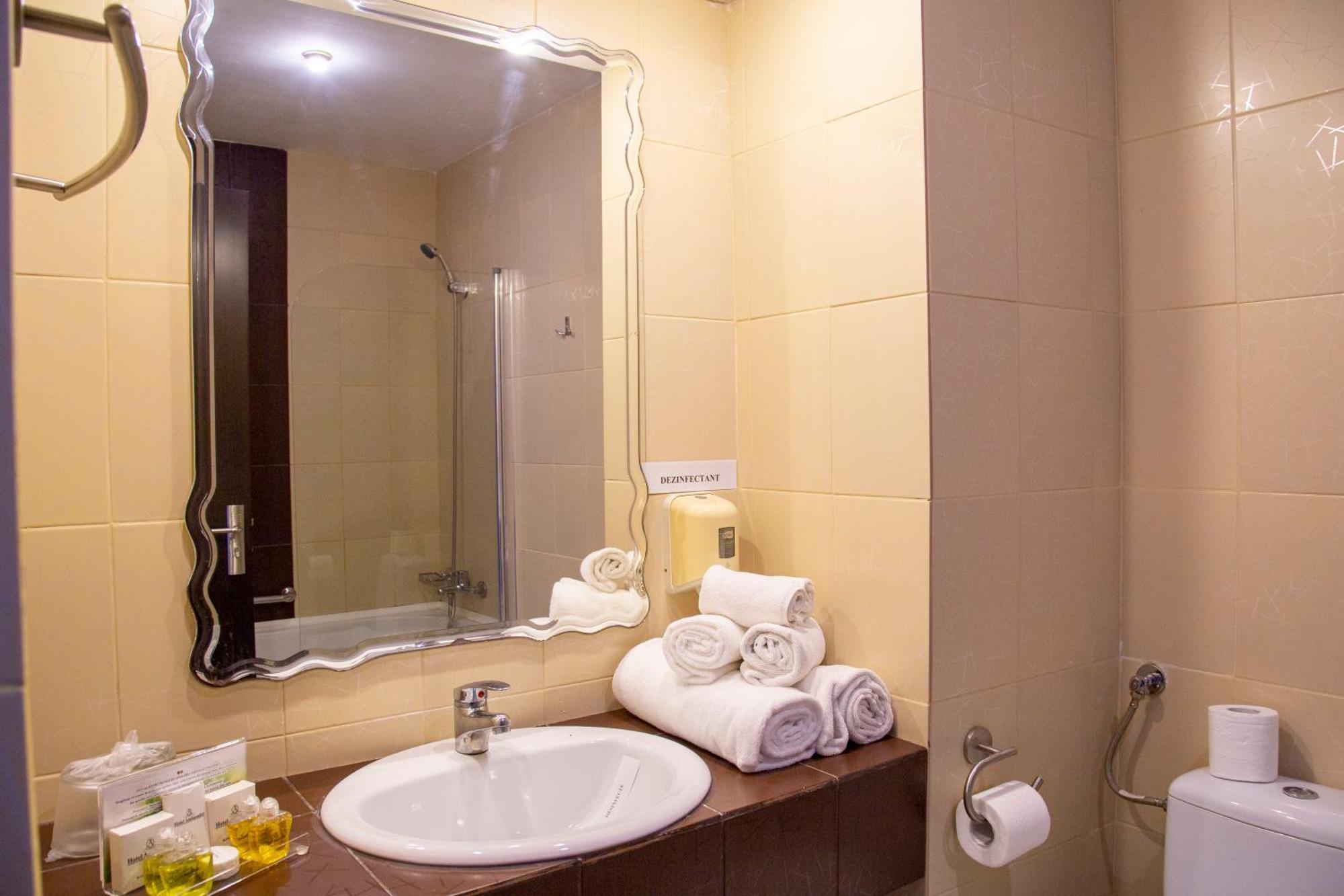 Hotel Ambasador Mamaia Esterno foto