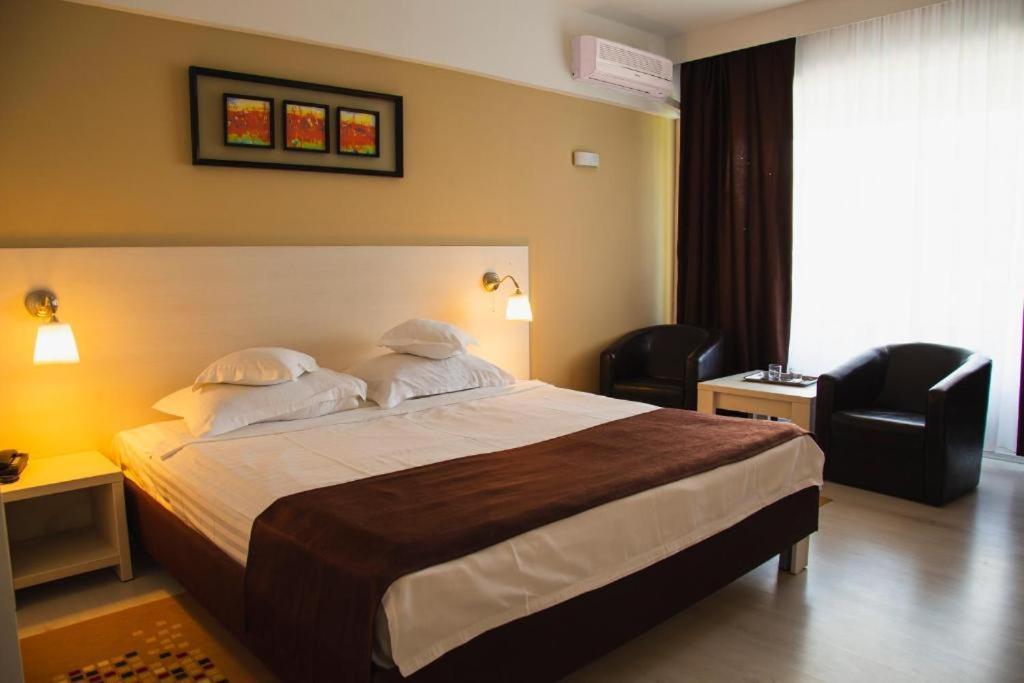 Hotel Ambasador Mamaia Esterno foto