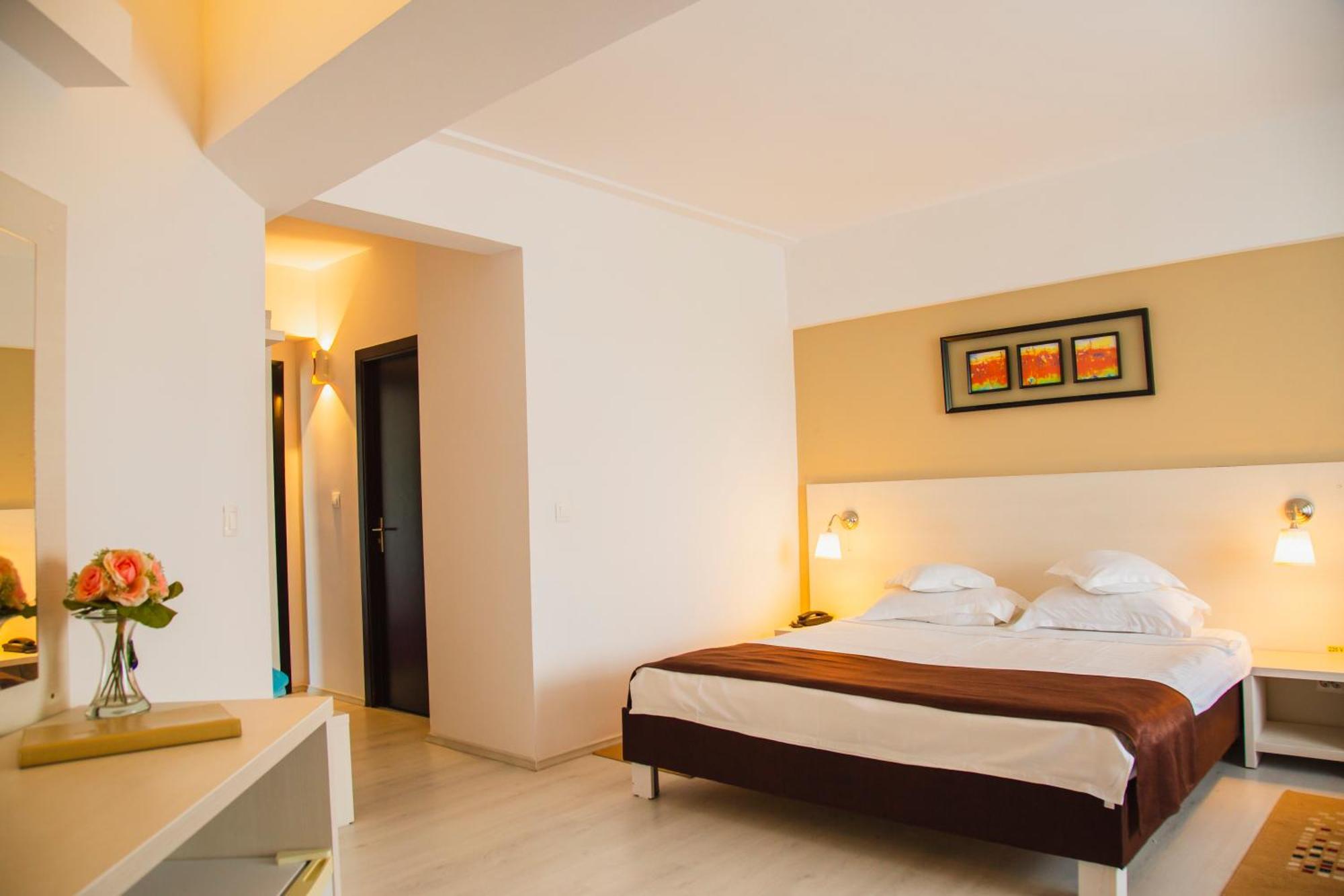 Hotel Ambasador Mamaia Esterno foto