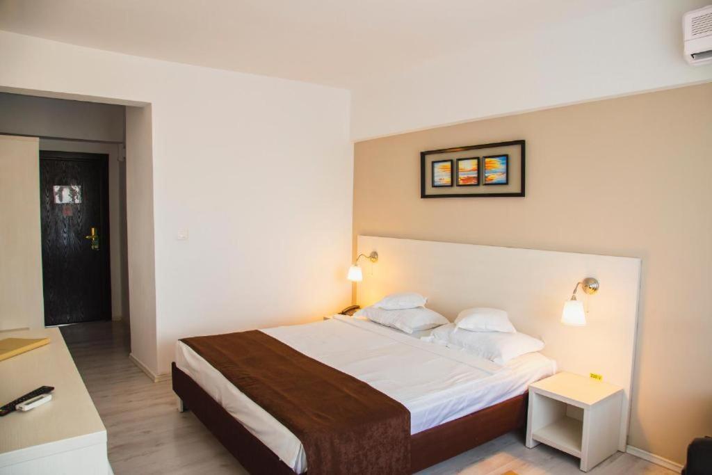 Hotel Ambasador Mamaia Esterno foto