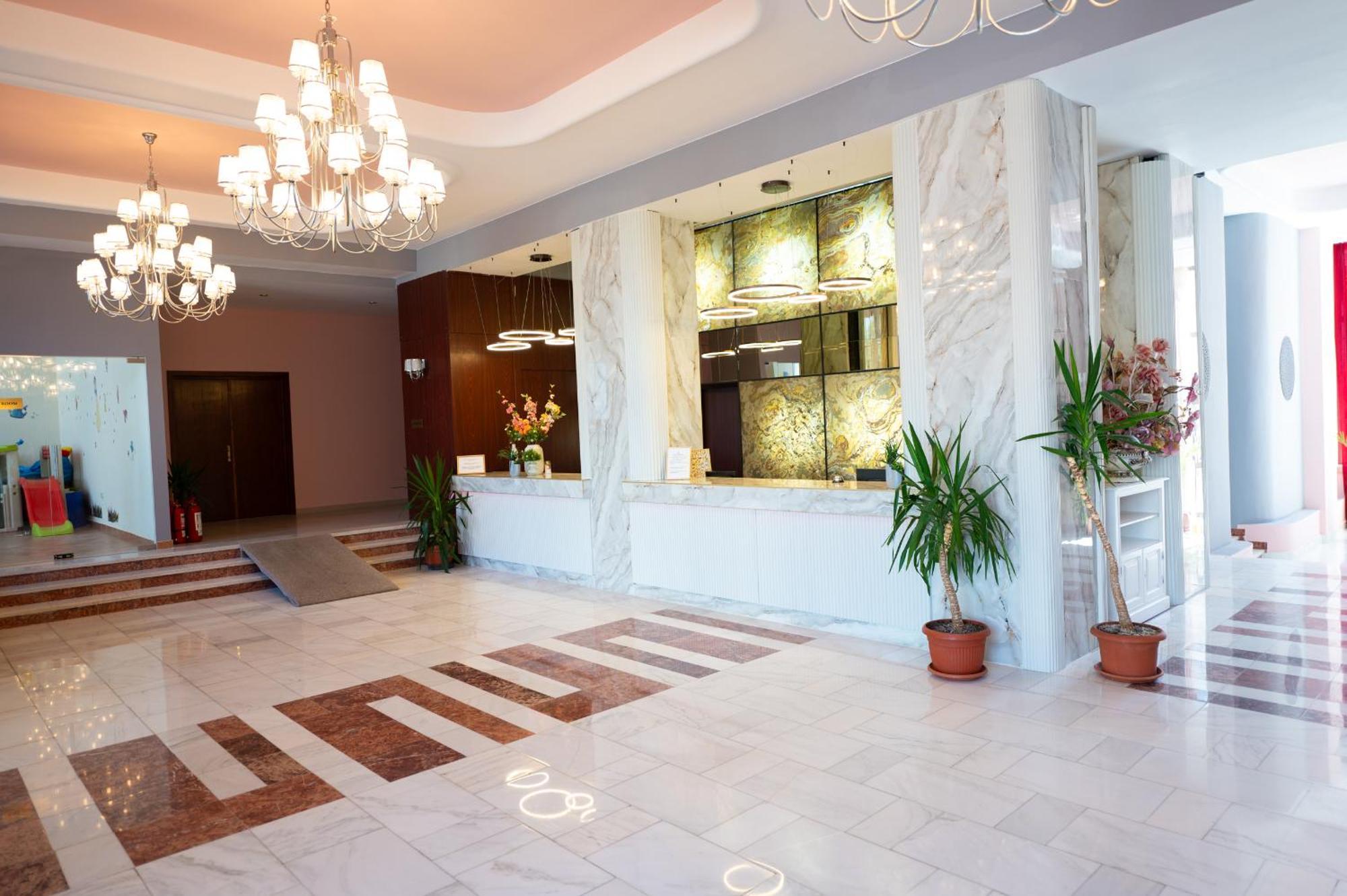 Hotel Ambasador Mamaia Esterno foto