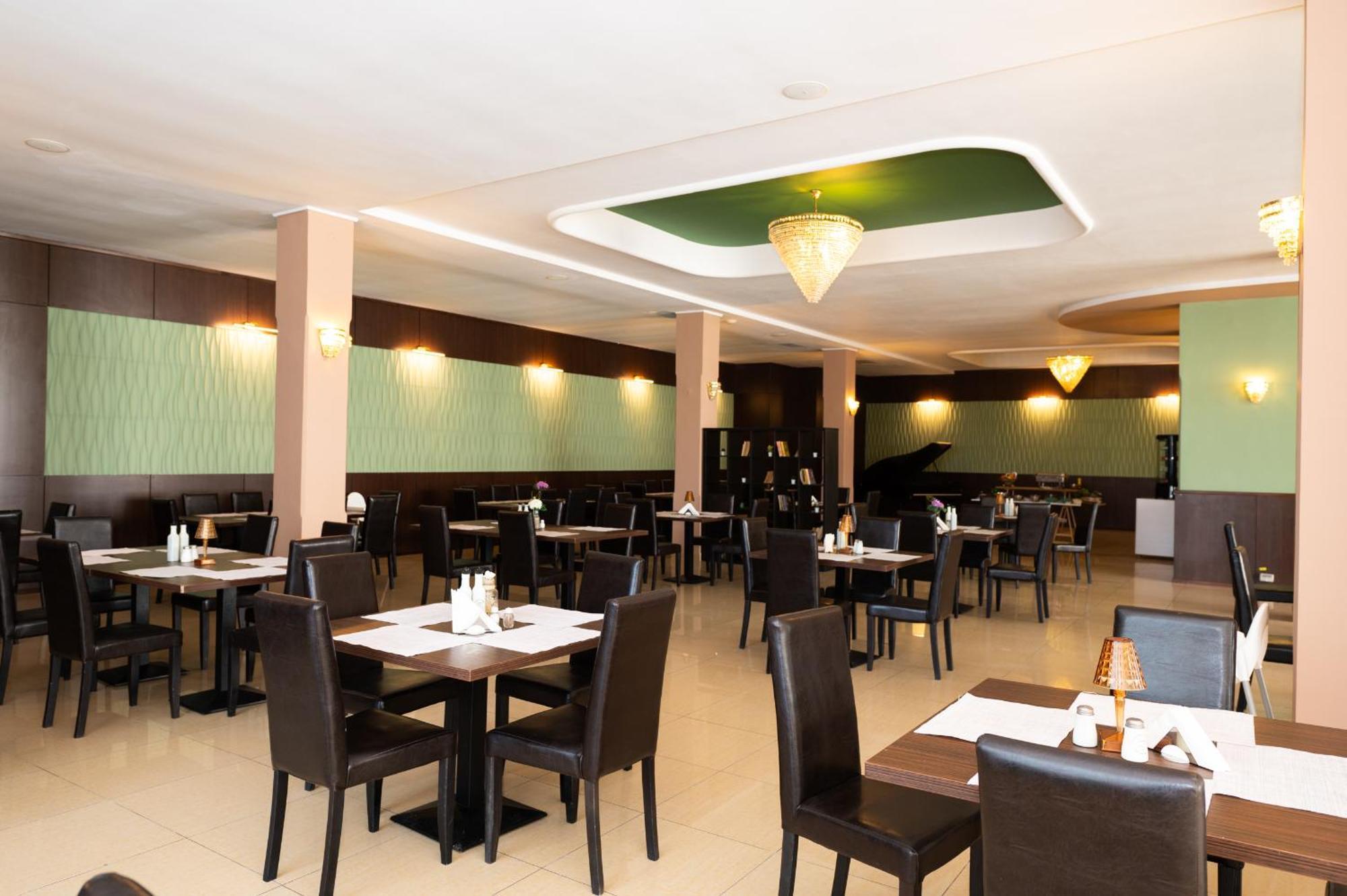 Hotel Ambasador Mamaia Esterno foto