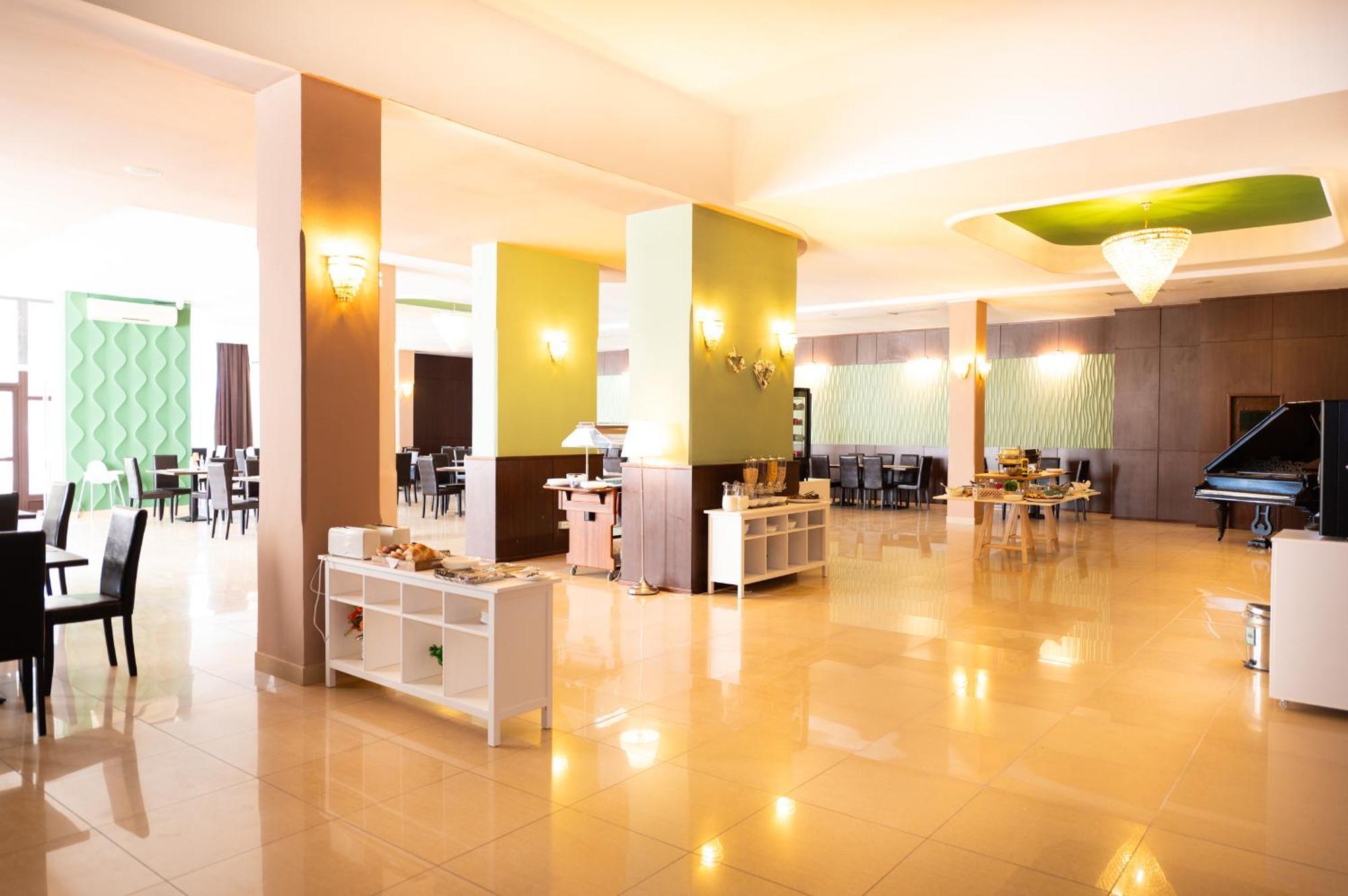 Hotel Ambasador Mamaia Esterno foto