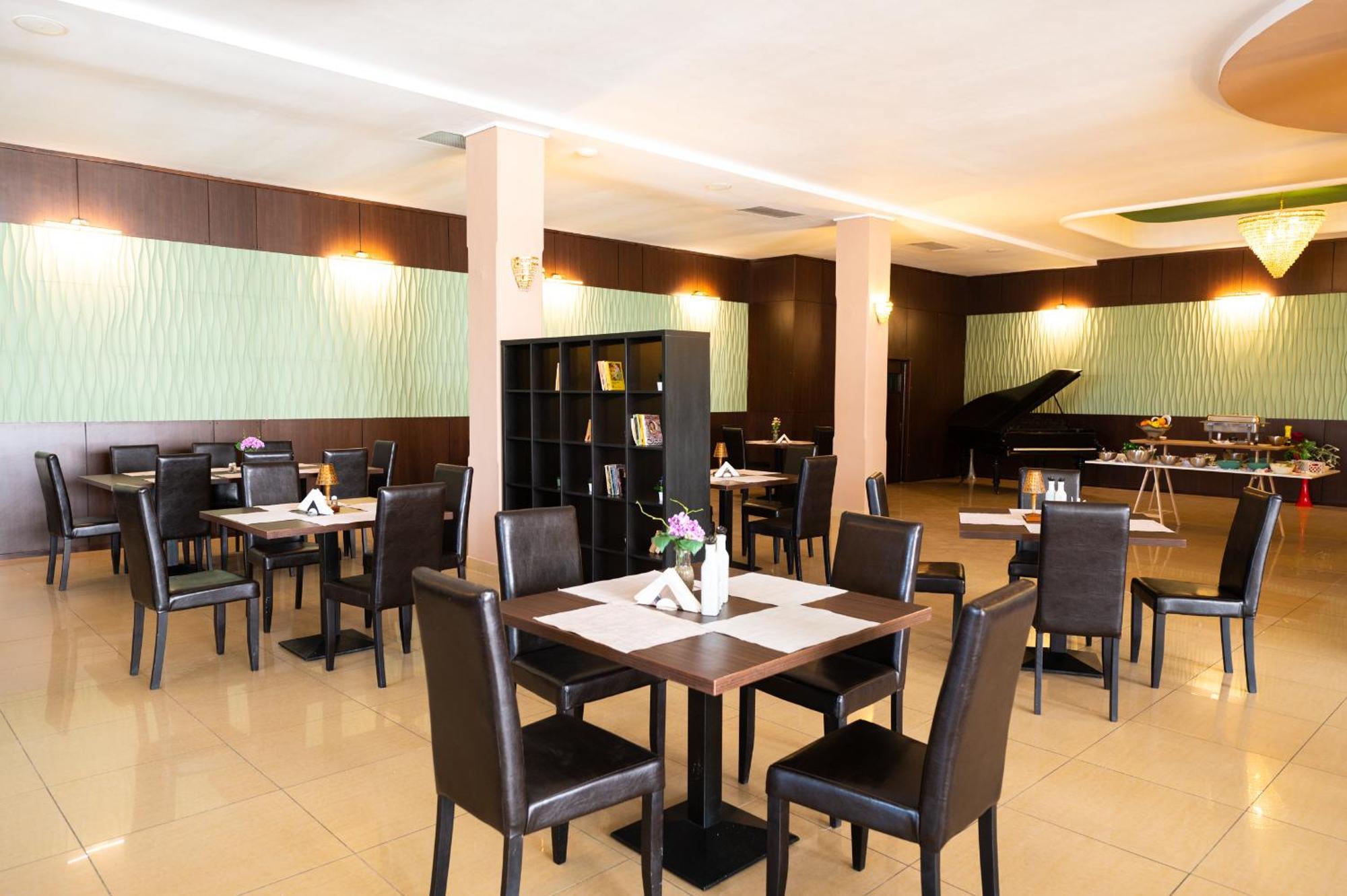 Hotel Ambasador Mamaia Esterno foto