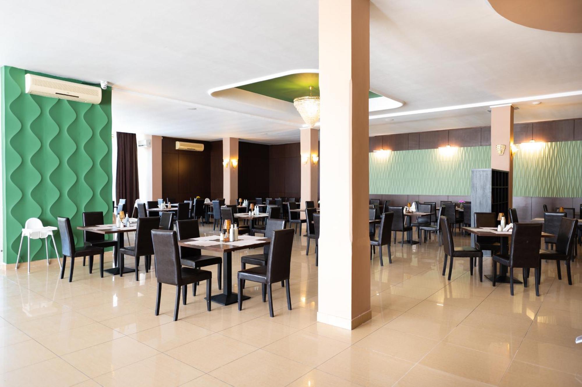 Hotel Ambasador Mamaia Esterno foto